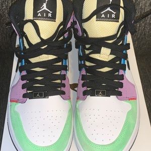 Women’s air jordan 1 mid size 9